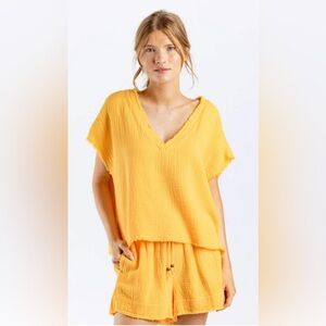 NWT SUNDAYS JAY TOP, SIZE M/L